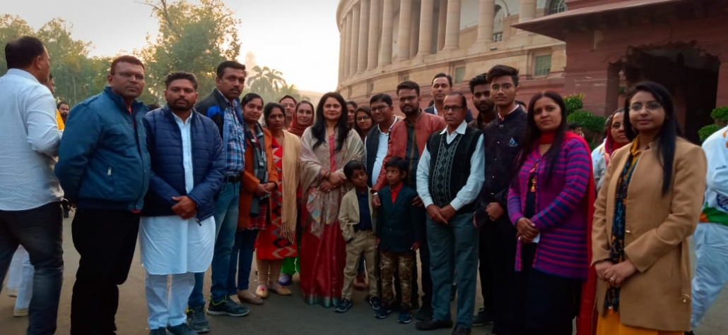सांसद सुनीता दुग्गल ने करवाया छात्र-छात्राओं को संसद भवन का भ्रमण