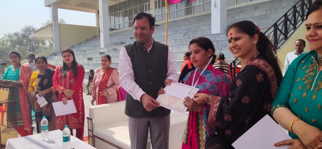 महिलाओं व बेटियों की मैराथन प्रतियोगिता आयोजित