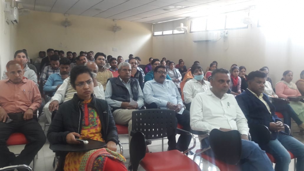 आयुष विभाग पंचकूला द्वारा कोरोना के बचाव को लेकर सेक्टर-3 स्थित मुख्यालय के सभागार में एक गोष्ठी का आयोजन किया गया।
