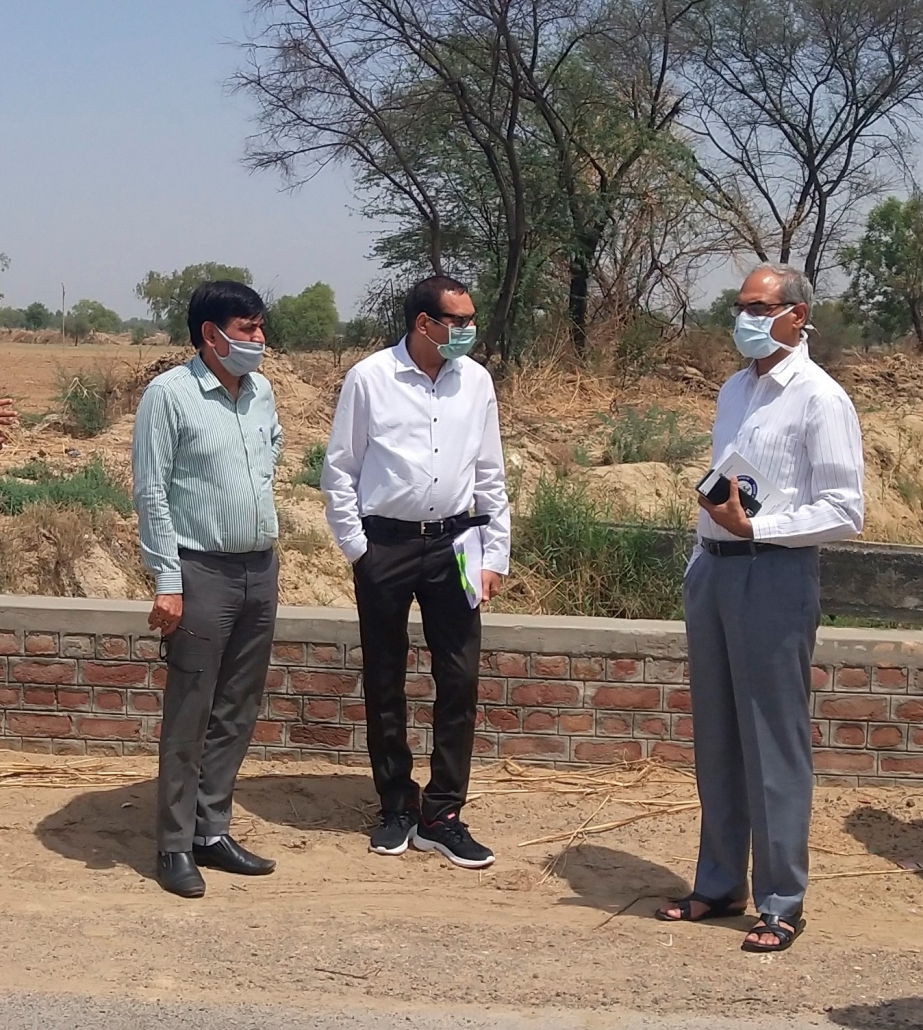 आयुक्त विनय सिंह व उपायुक्त रमेश चंद्र बिढ़ान ने किया ड्रेनों का निरीक्षण