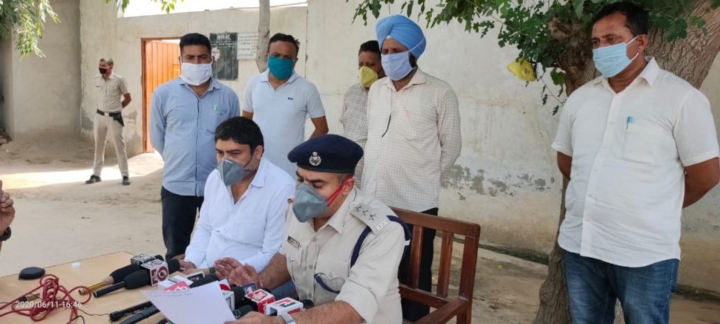 करीब 25 लाख रुपये की 11 किलोग्राम अफीम सहित कार सवार व्यक्ति काबू
