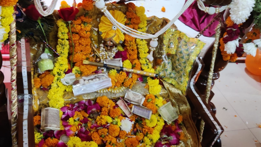 रघुनाथ मंदिर सेक्टर 15 पंचकूला, मैं हजारों श्रद्धालुओं ने जन्माष्टमी के दिन माथा टेका और लंगर प्रसाद ग्रहण किया