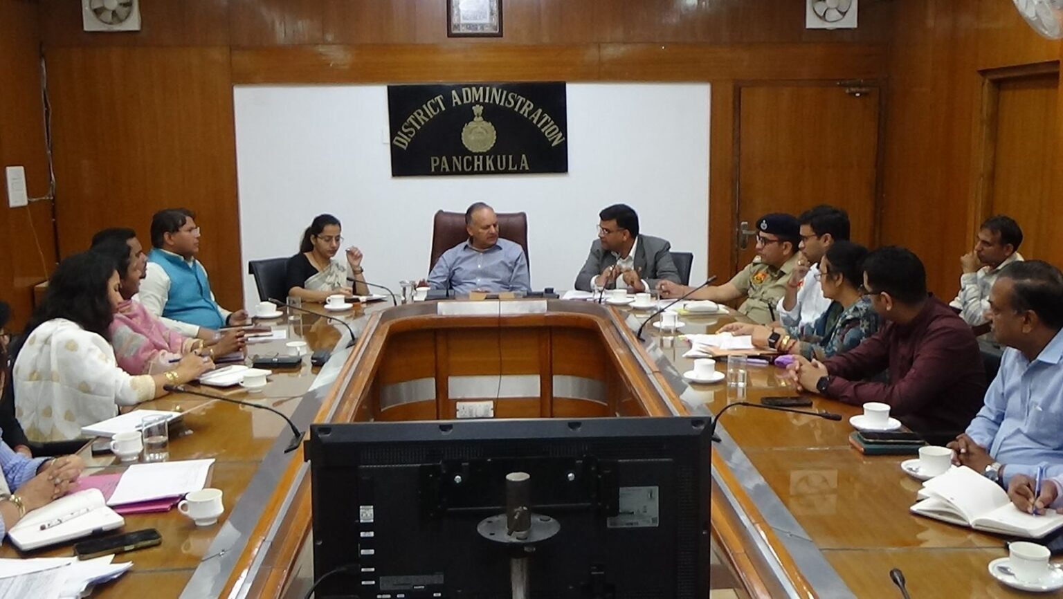 *उपायुक्त ने जिले को बाल श्रम मुक्त बनाने के लिए टास्क फोर्स को दिए सख्त निर्देश* *उपायुक्त सतपाल शर्मा की अध्यक्षता में बंधुआ मजदूरी उन्मूलन को लेकर जिला चौकसी समिति की बैठक आयोजित*